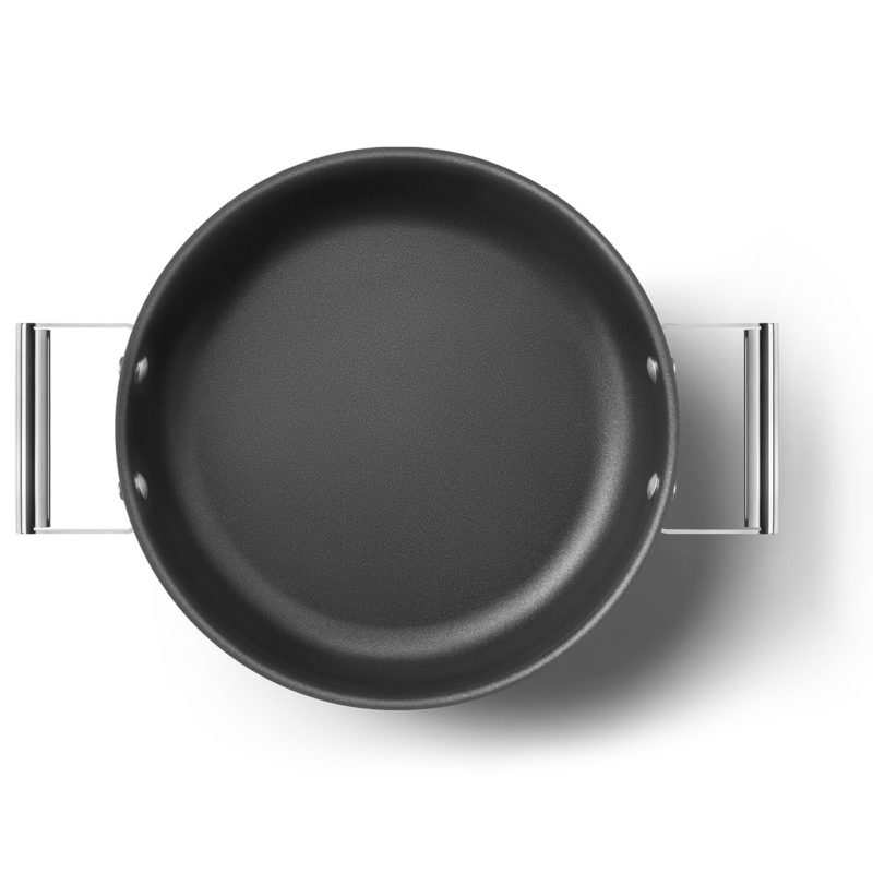 cacerola vista desde arriba calidad diseño SMEG cocina estilo