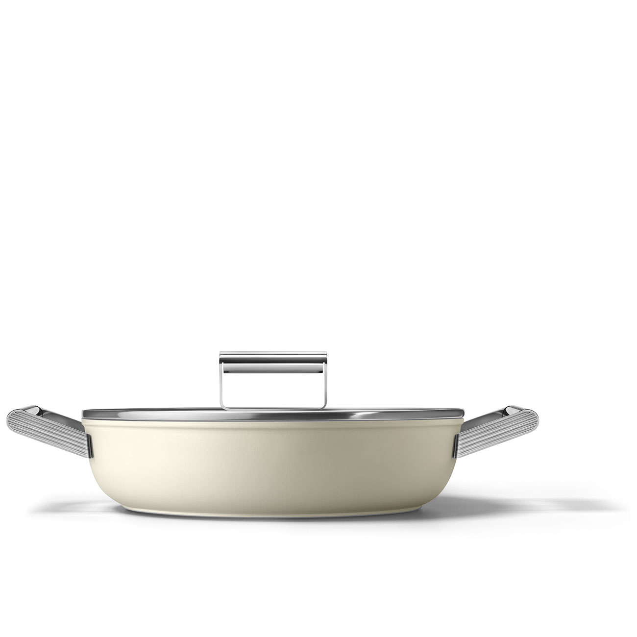 cacerola beige color crema vista lateral calidad diseño SMEG cocina estilo