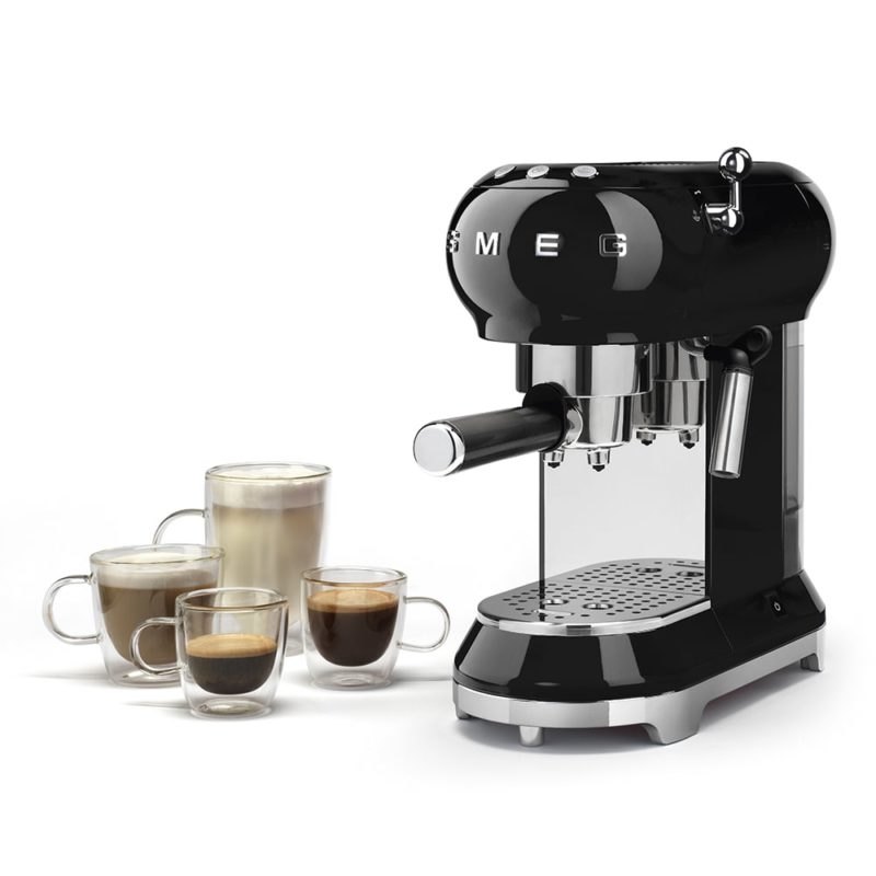cafetera negra SMEG Espresso diseño calidad café