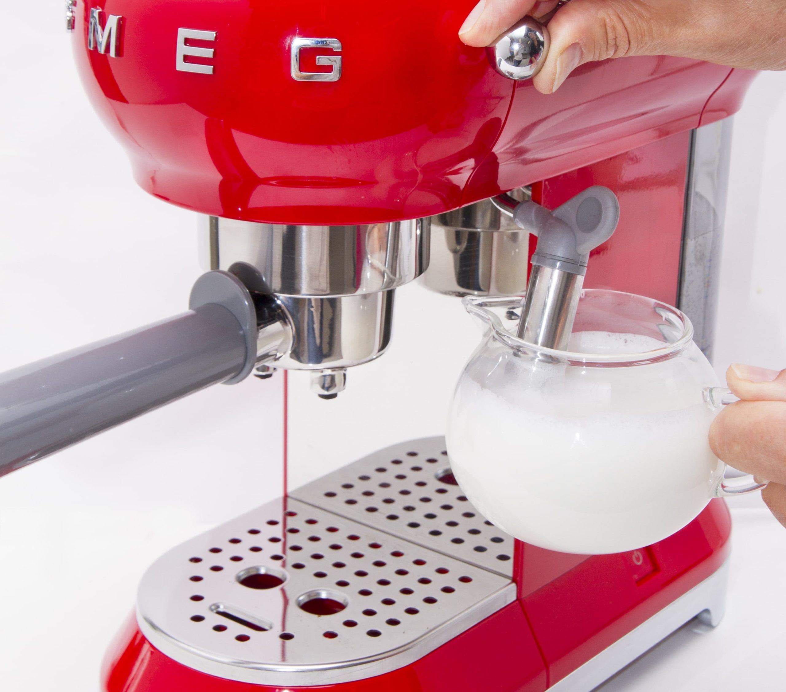 cafetera roja espumador leche SMEG Espresso diseño calidad café