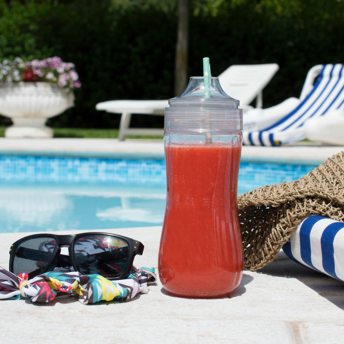 botella portátil de 600 ml compatible con refresco healthy junto a la piscina refrescante compatible batidora de vaso