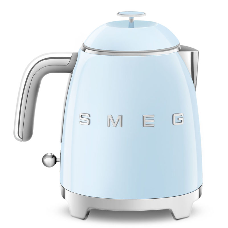 hervidor mini azul cielo para té o infusión diseño compacto vintage SMEG