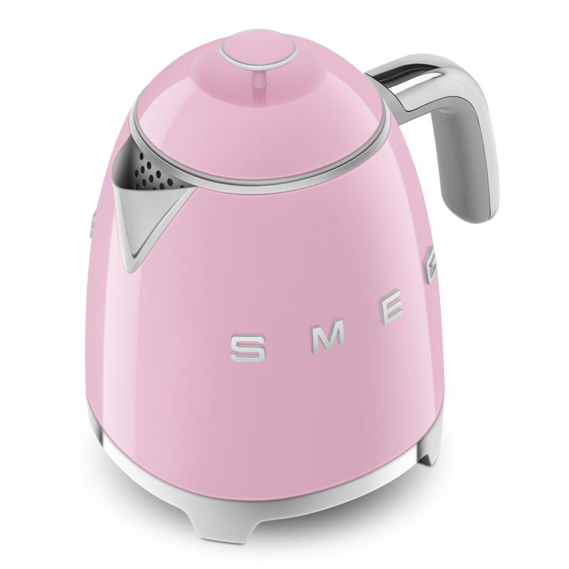 hervidor mini rosa para té o infusión diseño compacto vintage SMEG vista arriba